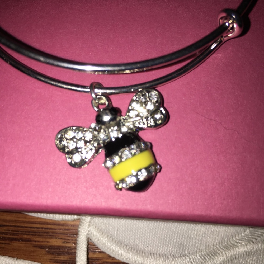 🔥LAST ONE🎉SILVER CRYSTAL BEE CHARM BRACELET 🐝 - Picture 3 of 4